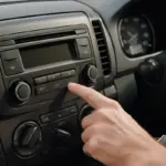 Auto radio che si spegne improvvisamente: il componente spesso ignorato che risolve il problema senza sostituzioni costose